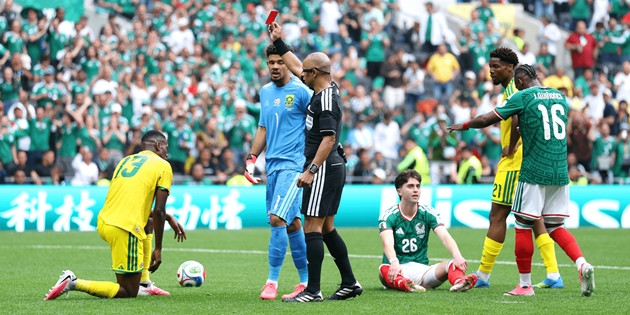 Trận thắng của Mexico tại World Cup 2026 với 3 tấm thẻ đỏ.