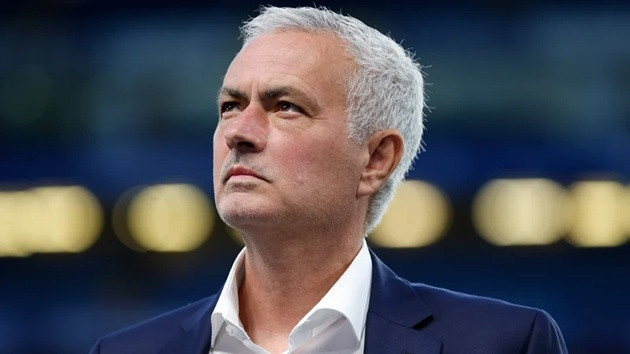 Chủ tịch Florentino Perez kỳ vọng Mourinho sẽ dẹp loạn phòng thay đồ Real Madrid.