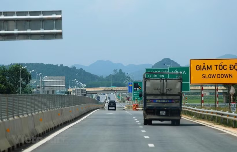 Tuyến cao tốc Bắc-Nam được đưa vào khai thác đã giảm thời gian lưu thông, tăng cường kết nối liên vùng. (Ảnh: Việt Hùng/Vietnam+)