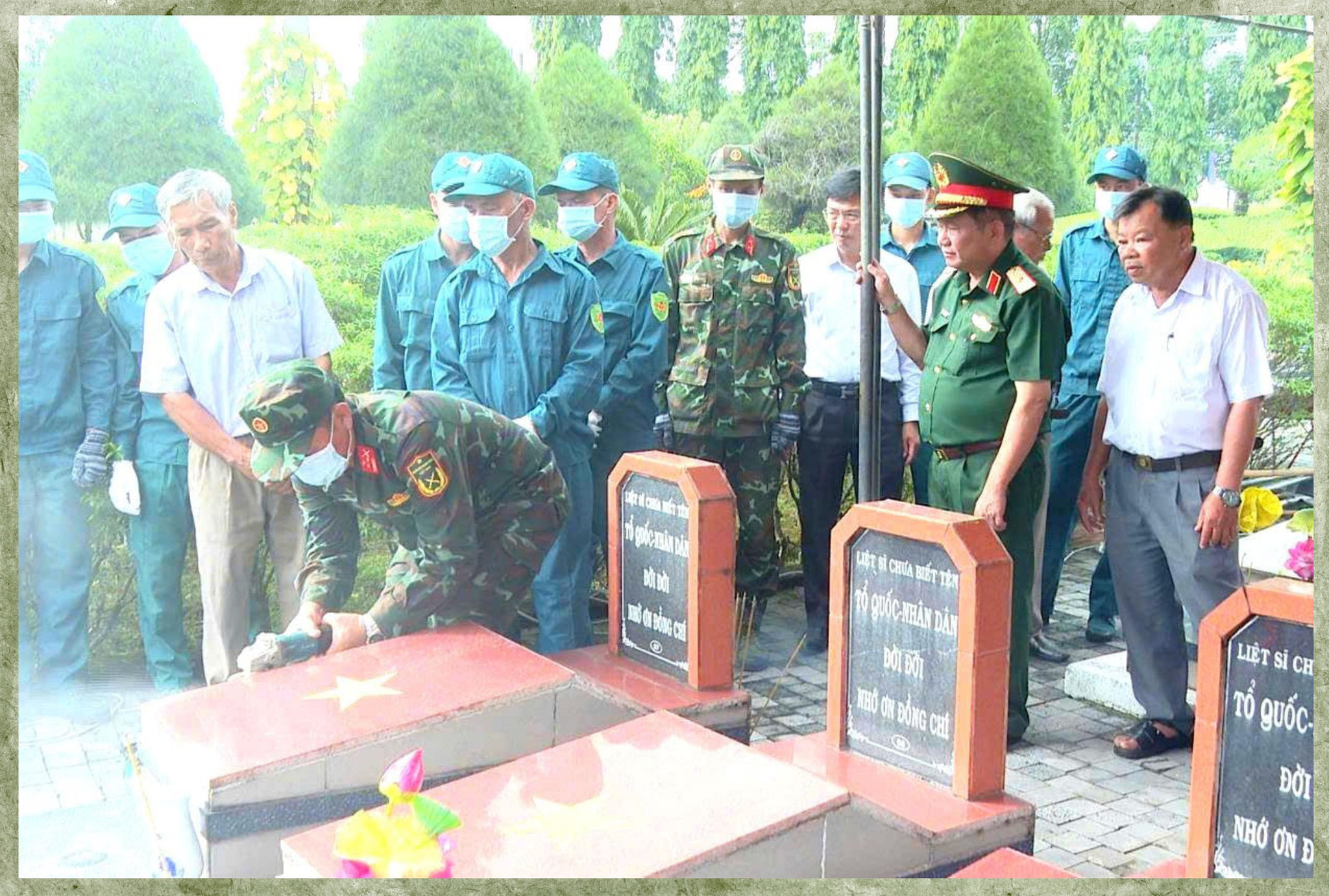 Việc khai mở phần mộ liệt sĩ chưa có thông tin được thực hiện cẩn thận, thể hiện sự trang nghiêm