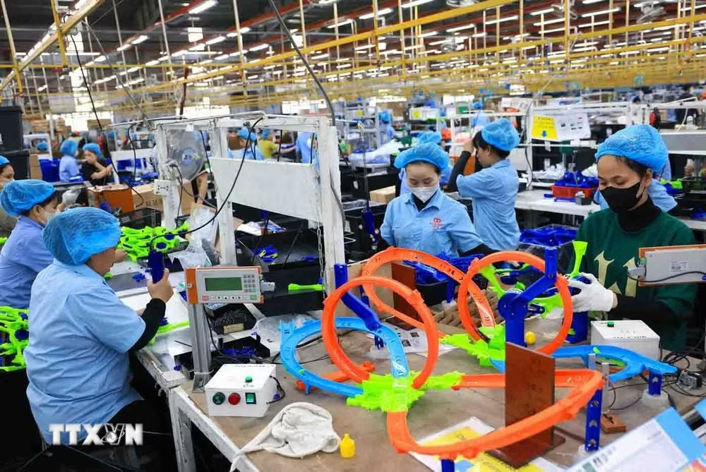 Sản xuất sản phẩm đồ chơi trẻ em xuất khẩu sang thị trường Mỹ, Pháp, Chi Lê của Công ty TNHH Chế xuất Billion Max Việt Nam, 100% vốn Hong Kong (Trung Quốc). (Ảnh: Phạm Hậu/TTXVN) ttxvn-doanh-nghiep-fdi-hue-dong-gop-10-grdpnam-7899816.jpg
