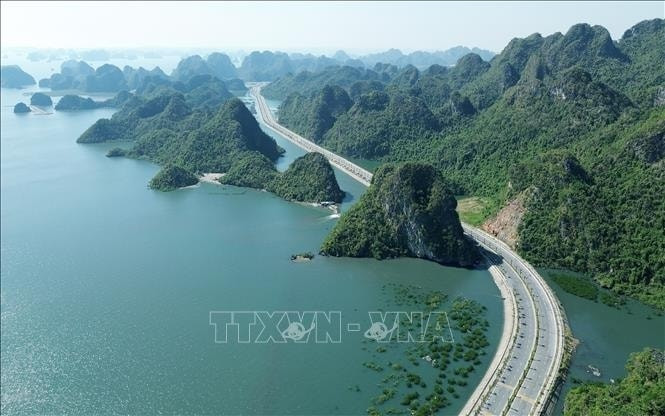 Tuyến đường ven biển góp phần mở rộng không gian phát triển đô thị và du lịch tại Quảng Ninh.