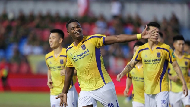 Câu lạc bộ Bắc Ninh ăn mừng tấm vé thăng hạng lên V-League.