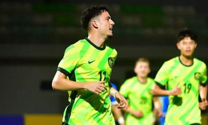 U19 Australia ăn mừng chức vô địch giải U19 Đông Nam Á sau khi đánh bại Thái Lan.