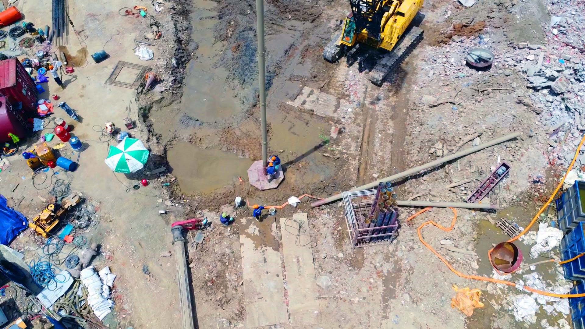 Thi công trụ cầu vượt nút giao Xa La Phạm Tu