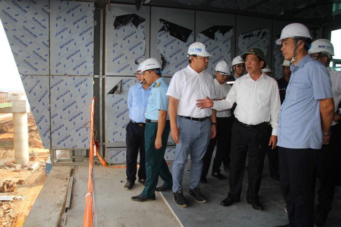 Bộ trưởng Trần Hồng Minh kiểm tra thực tế tại hạng mục cầu cạn sân bay Long Thành