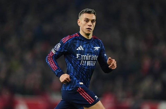Arsenal đang xem xét các lựa chọn nhân sự cho hành lang cánh trái.