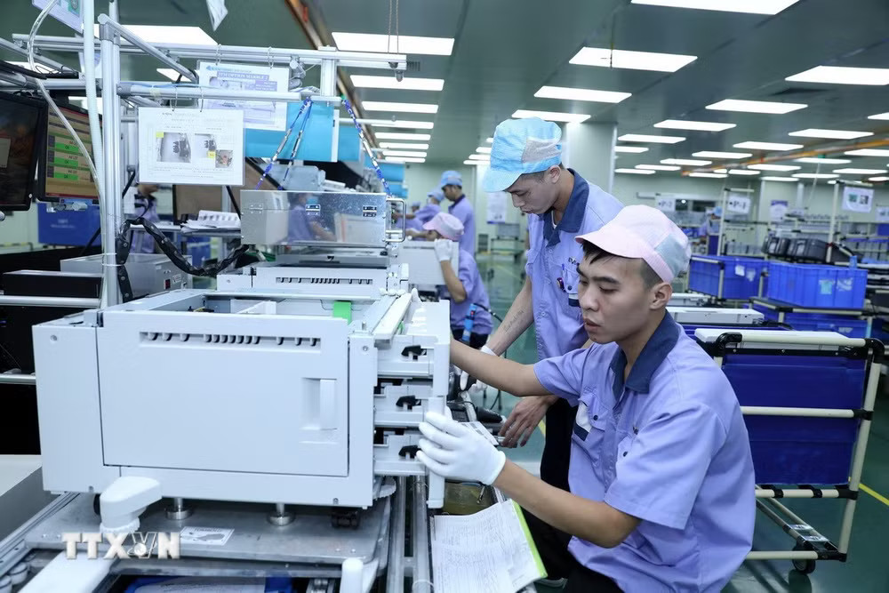Công ty TNHH Công nghiệp chính xác EVA, vốn đầu tư của Hong Kong (Trung Quốc) tại khu công nghiệp, đô thị VSIP Hải Phòng, chuyên sản xuất linh kiện điện tử cho máy văn phòng. (Ảnh: Danh Lam/TTXVN) ttxvn-fdi-hai-phong2.jpg