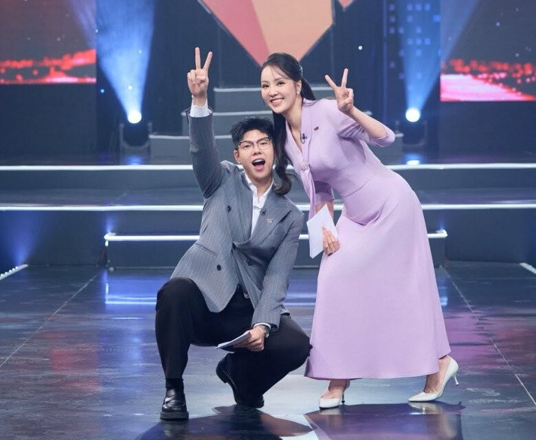 Cả 2 đều là học sinh của trường chuyên Nguyễn Huệ.