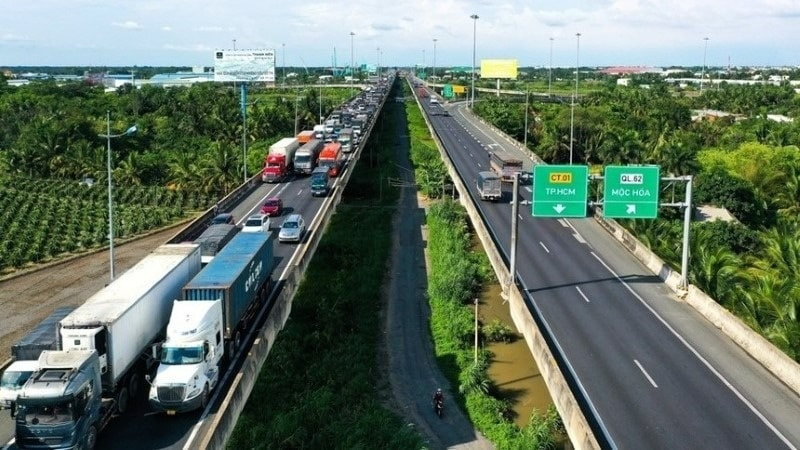 Công trường thi công cao tốc đang nỗ lực đẩy nhanh tiến độ để về đích sớm 6 tháng.