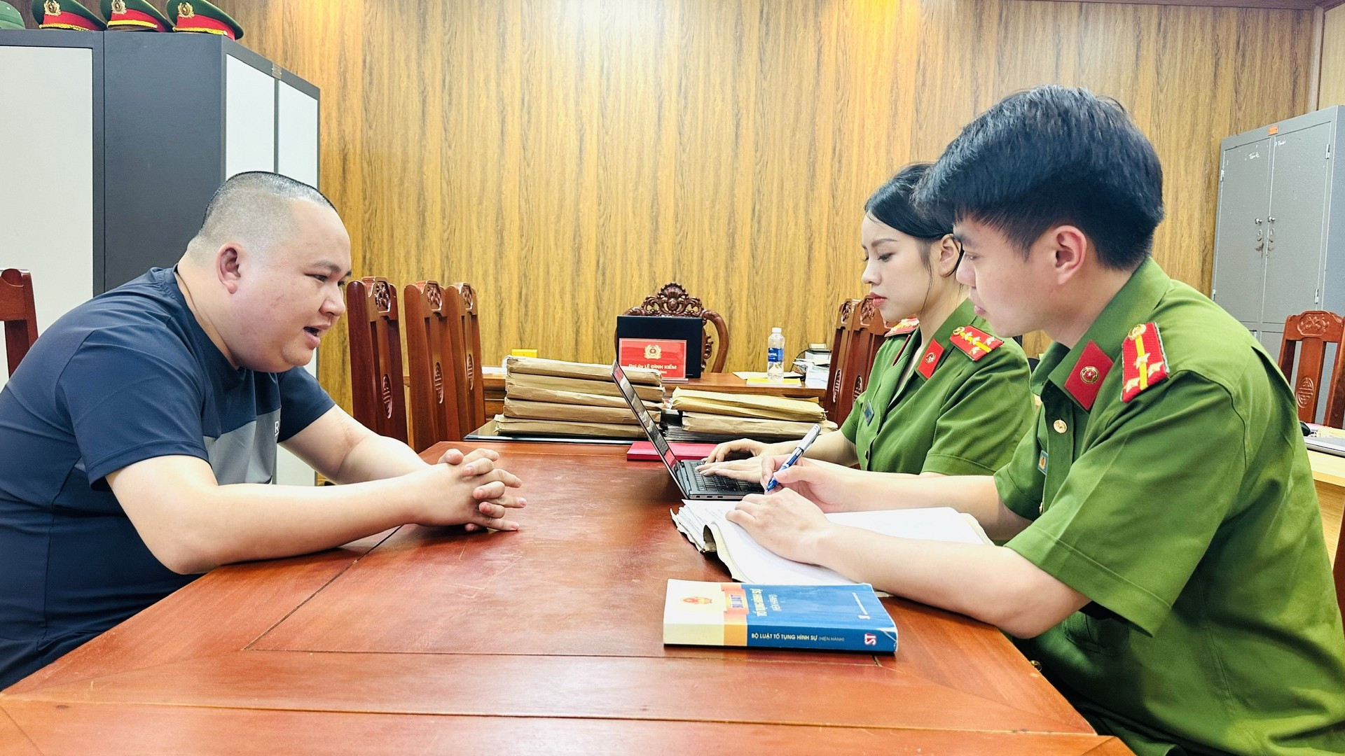 Đối tượng Lê Tuấn Anh bị cơ quan chức năng bắt giữ trong vụ án buôn bán động vật hoang dã.