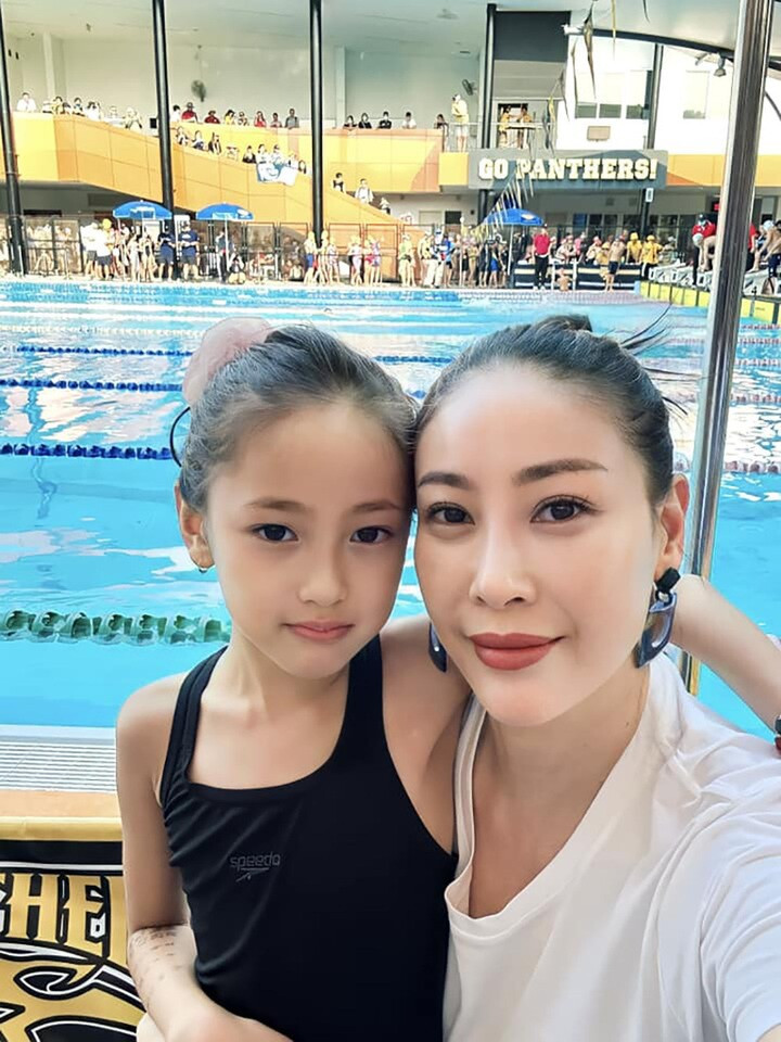 Viann tham gia nhiều hoạt động ngoại khóa từ thể thao đến nghệ thuật.