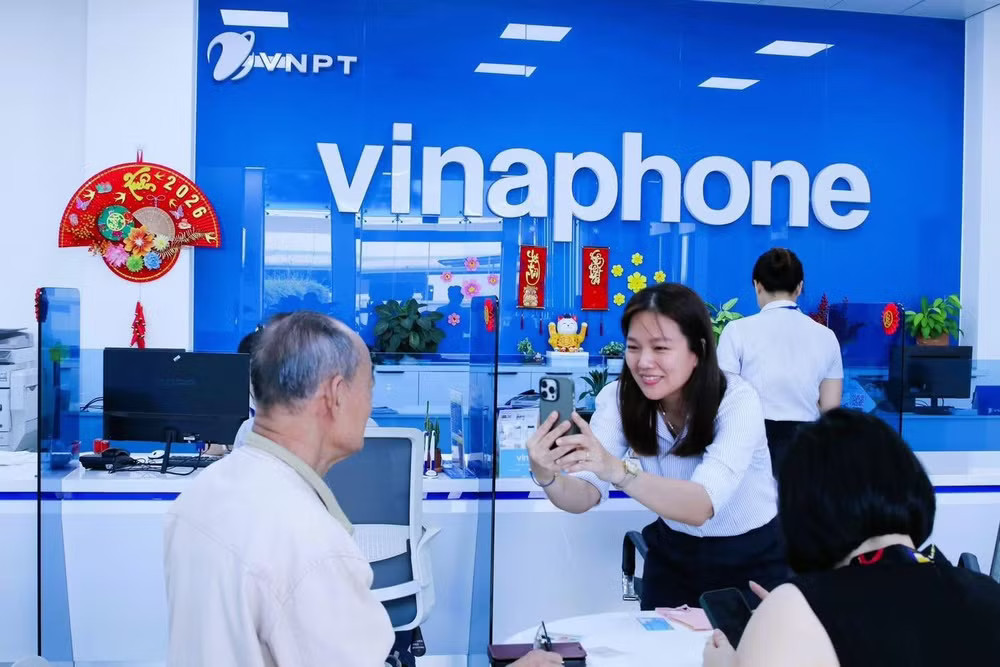 VinaPhone tại Thành phố Hồ Chí Minh sẵn sàng hỗ trợ khách hàng xác thực thông tin thuê bao. (Ảnh: VinaPhone) vinaphone-tai-tp-ho-chi-minh-san-sang-ho-tro-khach-hang-xac-thuc-thong-tin-thue-bao.jpg