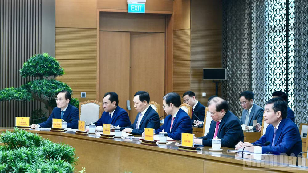 Lãnh đạo các bộ, ngành Trung ương tham dự cuộc điện đàm. (Ảnh: Thanh Giang) Lãnh đạo các bộ, ngành Trung ương tham dự cuộc điện đàm. (Ảnh: Thanh Giang)