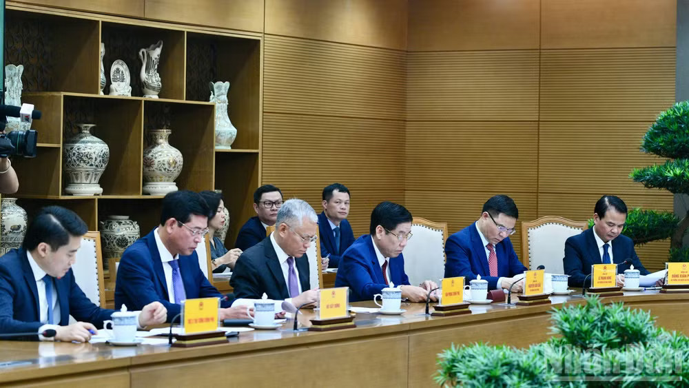 Lãnh đạo các bộ, ngành Trung ương tham dự cuộc điện đàm. (Ảnh: Thanh Giang) Lãnh đạo các bộ, ngành Trung ương tham dự cuộc điện đàm. (Ảnh: Thanh Giang)