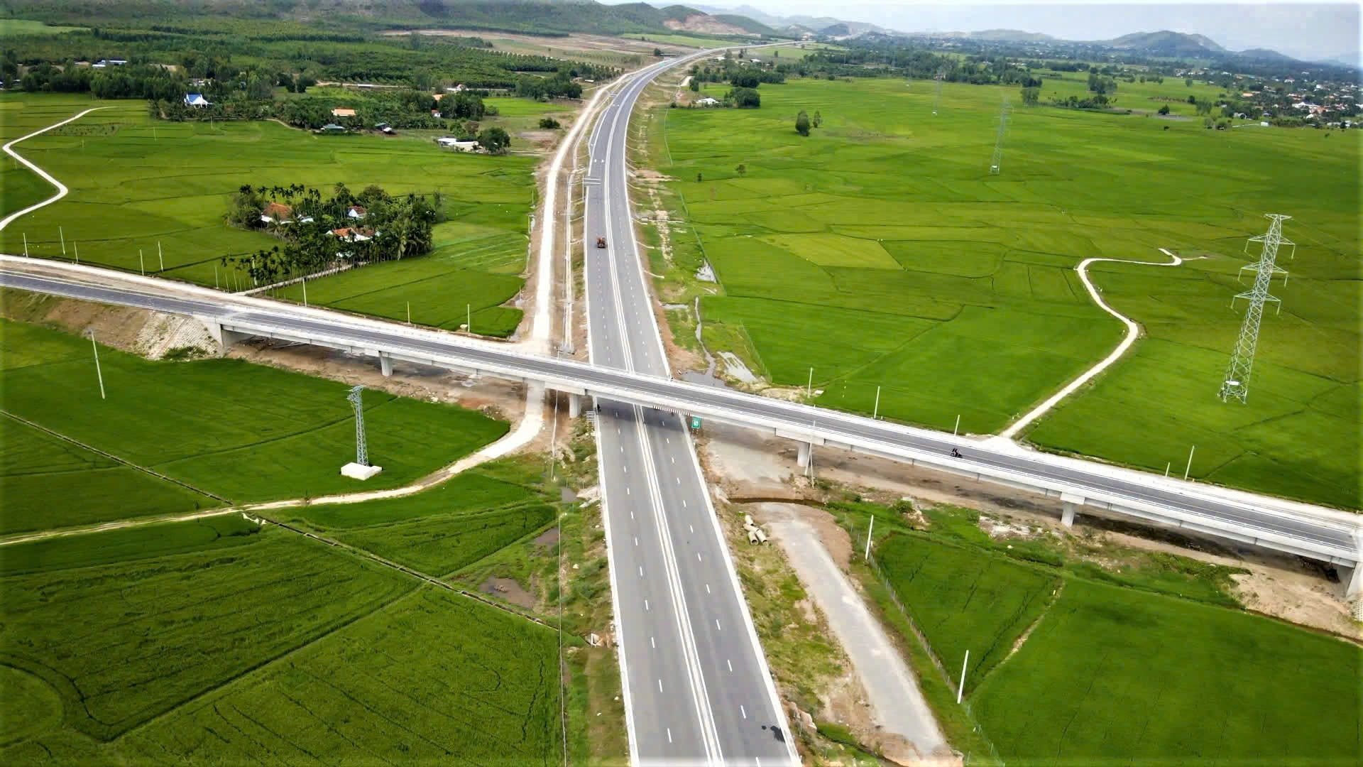 13 tuyến cao tốc Bắc - Nam phía Đông chuẩn bị thu phí, tối đa 1.300 đồng/km - Ảnh 1.
