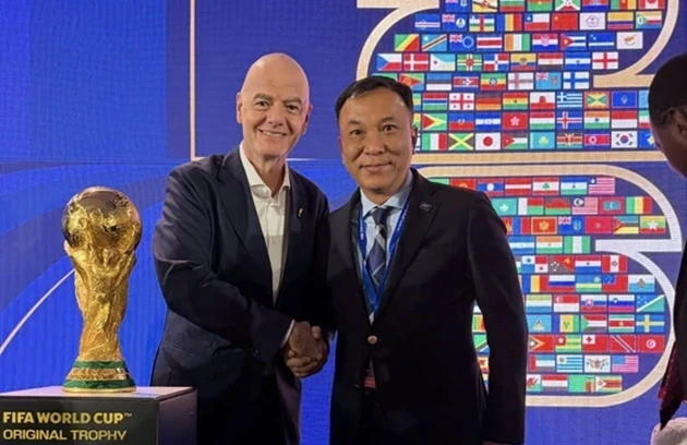 Chủ tịch FIFA Gianni Infantino và Chủ tịch VFF Trần Quốc Tuấn trao đổi về bóng đá Việt Nam
