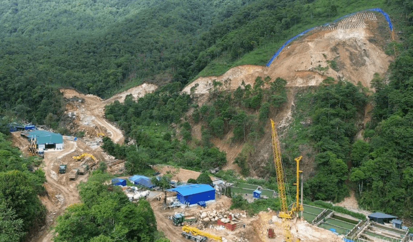 Hiện trạng mặt bằng khu vực cửa hầm phía Tây đã sẵn sàng cho công tác khoan hầm xuyên núi.