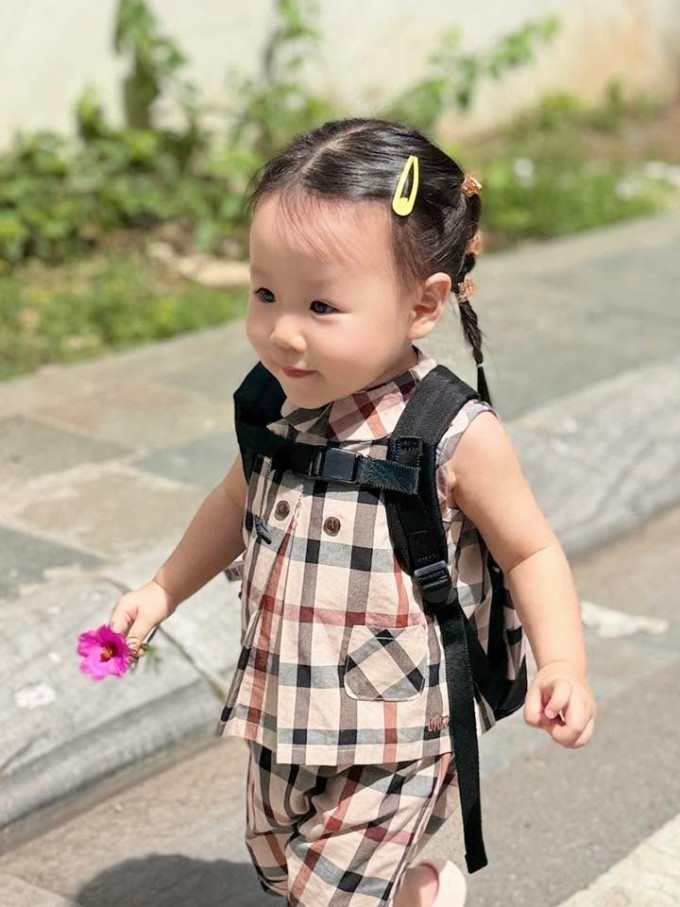 Jenny được mẹ nhận xét có tính cách ngọt ngào, dịu dàng và hề hước.