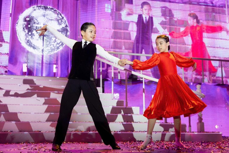 Con trai của cặp đôi có thành tích thi đấu tốt, “nối nghiệp” dancesport của bố mẹ.