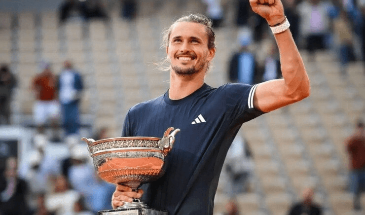 Alexander Zverev tập luyện chuẩn bị cho mùa giải sân cỏ 2026