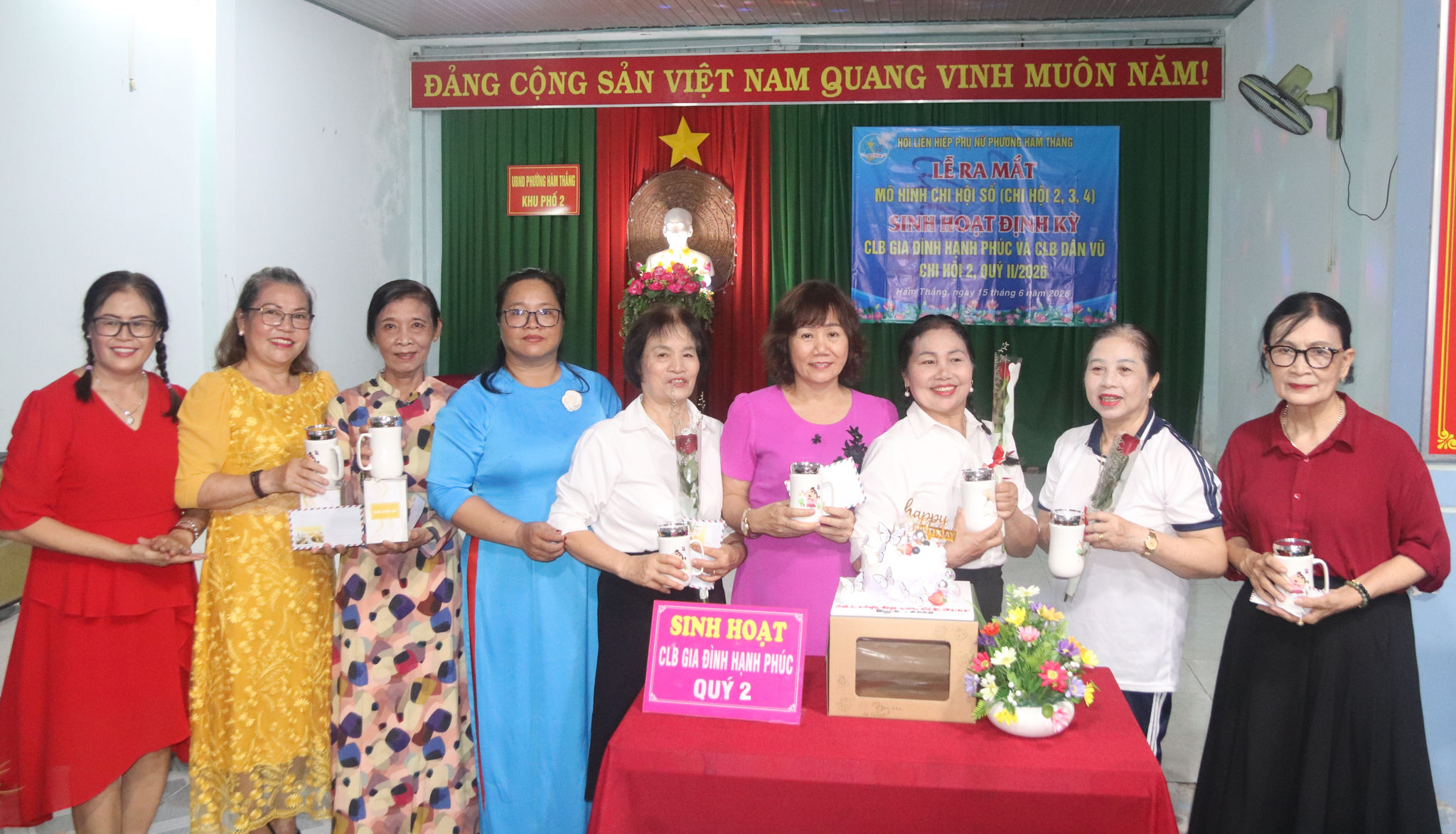 Buổi sinh hoạt của CLB Gia đình hạnh phúc tại Chi hội 2 và tổ chức sinh nhật cho các thành viên