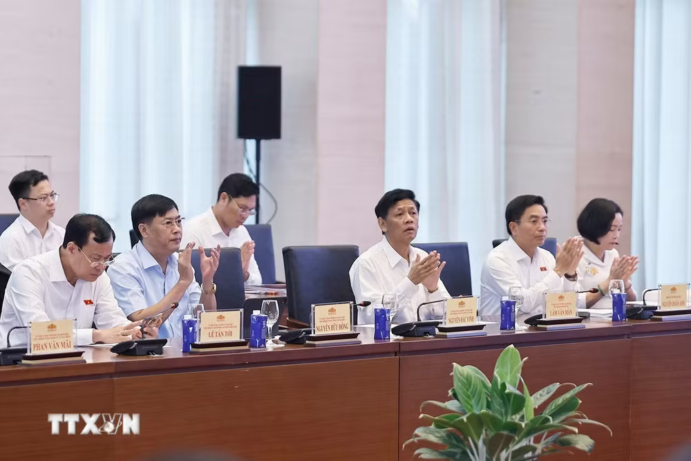 ttxvn-hoi-nghi-trien-khai-thuc-hien-dinh-huong-lap-phap-nhiem-ky-quoc-hoi-khoa-xvi-1606-5.jpg