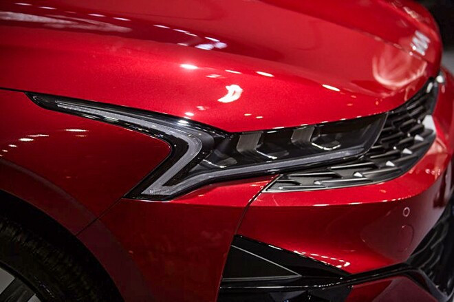 Đuôi xe KIA K5 với dải đèn LED nối liền ấn tượng