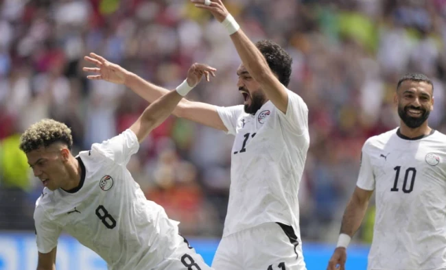 Emam Ashour ghi bàn mở tỷ số cho Ai Cập sau đường kiến tạo của Salah