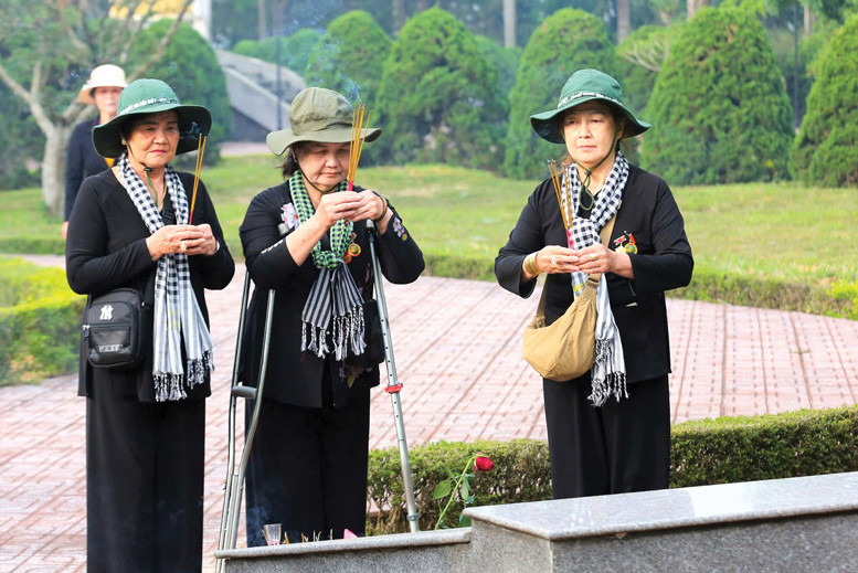 Tìm lại tên anh giữa hòa bình