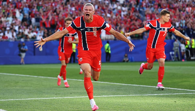 Erling Haaland lập công.