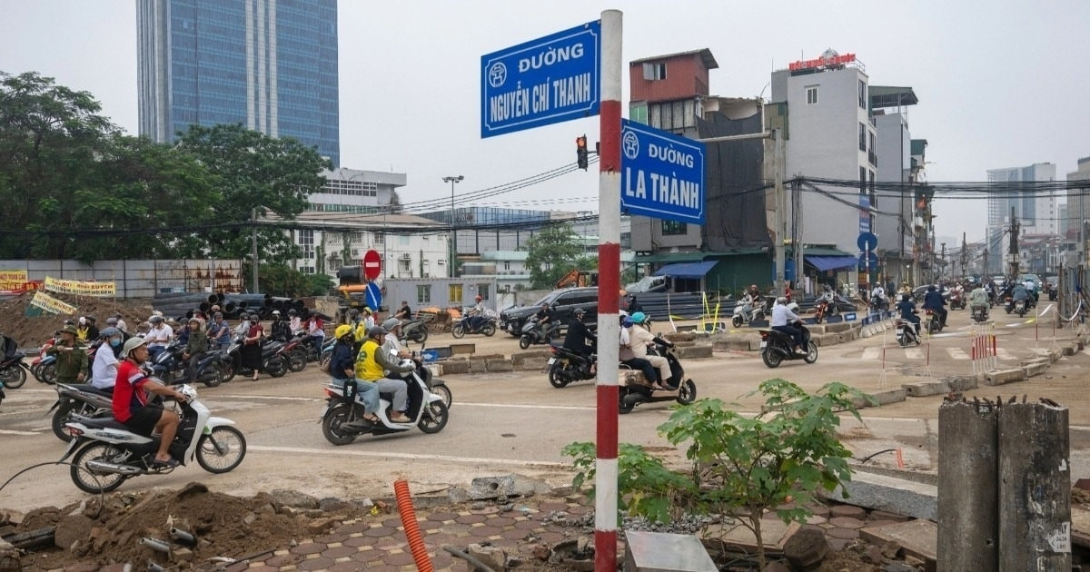 Phân luồng giao thông tại nút giao Nguyễn Chí Thanh để thi công dự án Vành đai 1