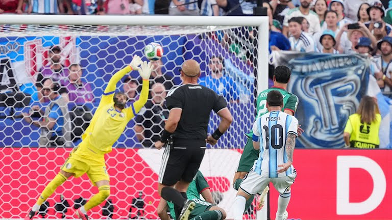 Lionel Messi lập si&ecirc;u phẩm gi&uacute;p Argentina hạ Algeria tại World Cup 2026