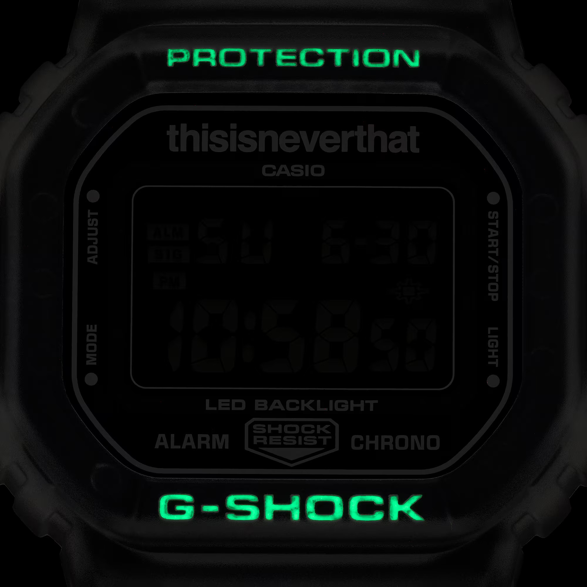 Các ký tự trên vành bezel phát sáng xanh trong bóng tối.