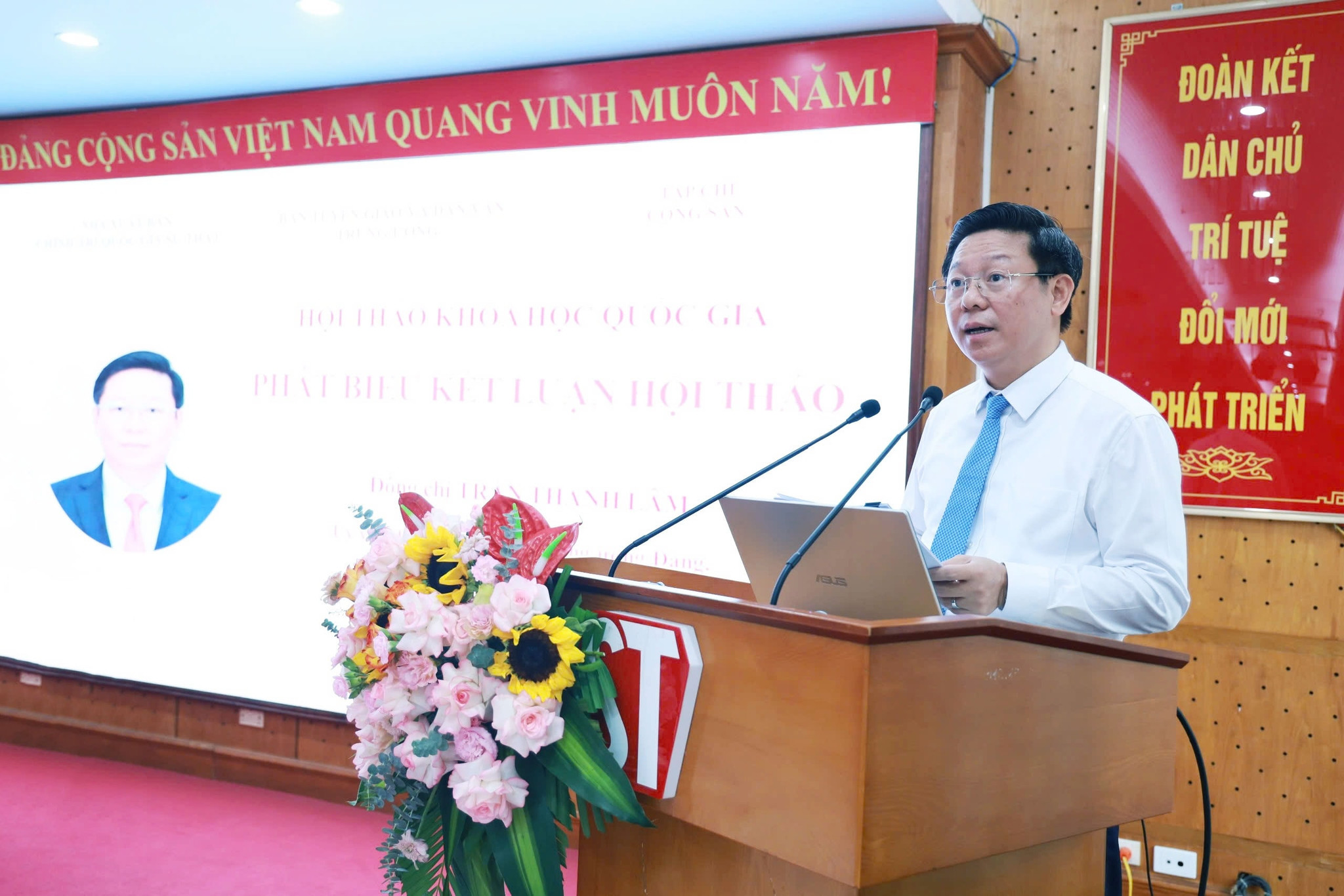 Phó Trưởng Ban Tuyên giáo và Dân vận Trung ương Trần Thanh Lâm phát biểu tại hội thảo