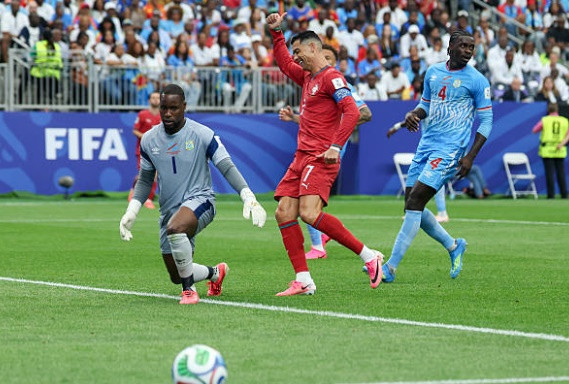 Ronaldo im tiếng trong ngày Bồ Đào Nha chia điểm với Congo.