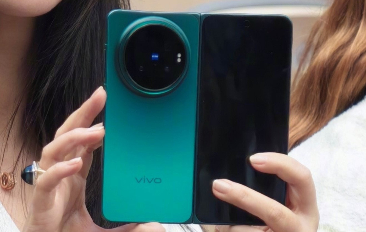 Mẫu điện thoại gập tiếp theo của vivo sẽ có tùy chọn màu xanh bắt mắt Mẫu điện thoại gập tiếp theo của vivo sẽ có tùy chọn màu xanh bắt mắt