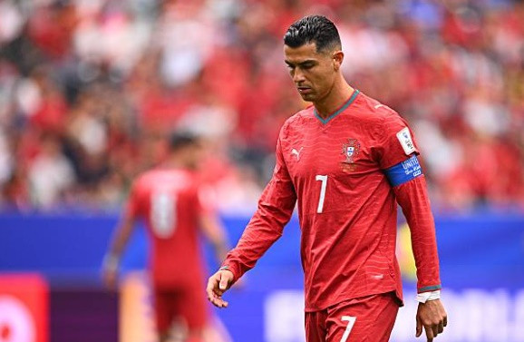 Cristiano Ronaldo trong ngày lập kỷ lục tham dự 6 kỳ World Cup liên tiếp nhưng không có được niềm vui chiến thắng.