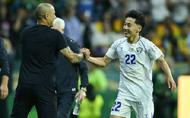 Abbosbek Fayzullaev ghi bàn thắng lịch sử cho Uzbekistan tại World Cup.