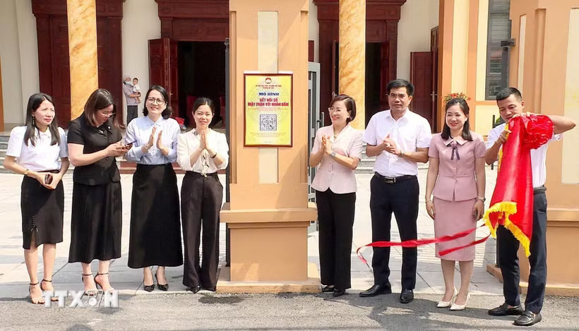 Mô hình “Kết nối số - Mặt trận với Nhân dân” được phường Mỹ Hào ( Hưng Yên) triển khai từ cuối tháng 4/2026 để kịp thời nắm bắt tư tưởng của cán bộ, đảng viên và nhân dân. (Ảnh: TTXVN phát)