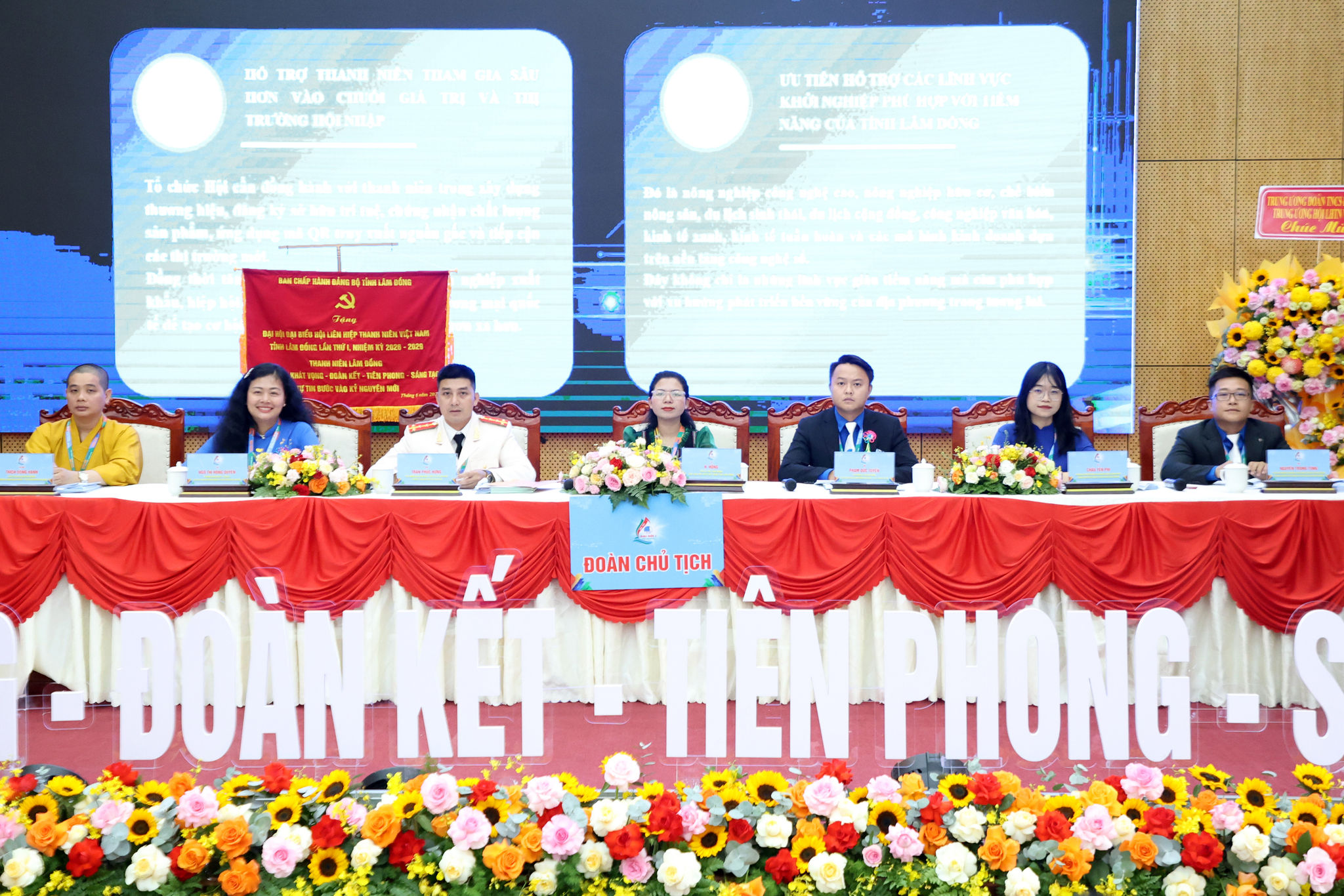 Đoàn Chủ tịch điều hành Đại hội