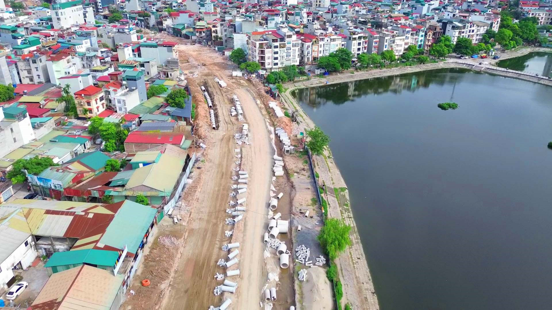 Đoạn đường chuẩn bị được thảm nhựa để thông xe tạm