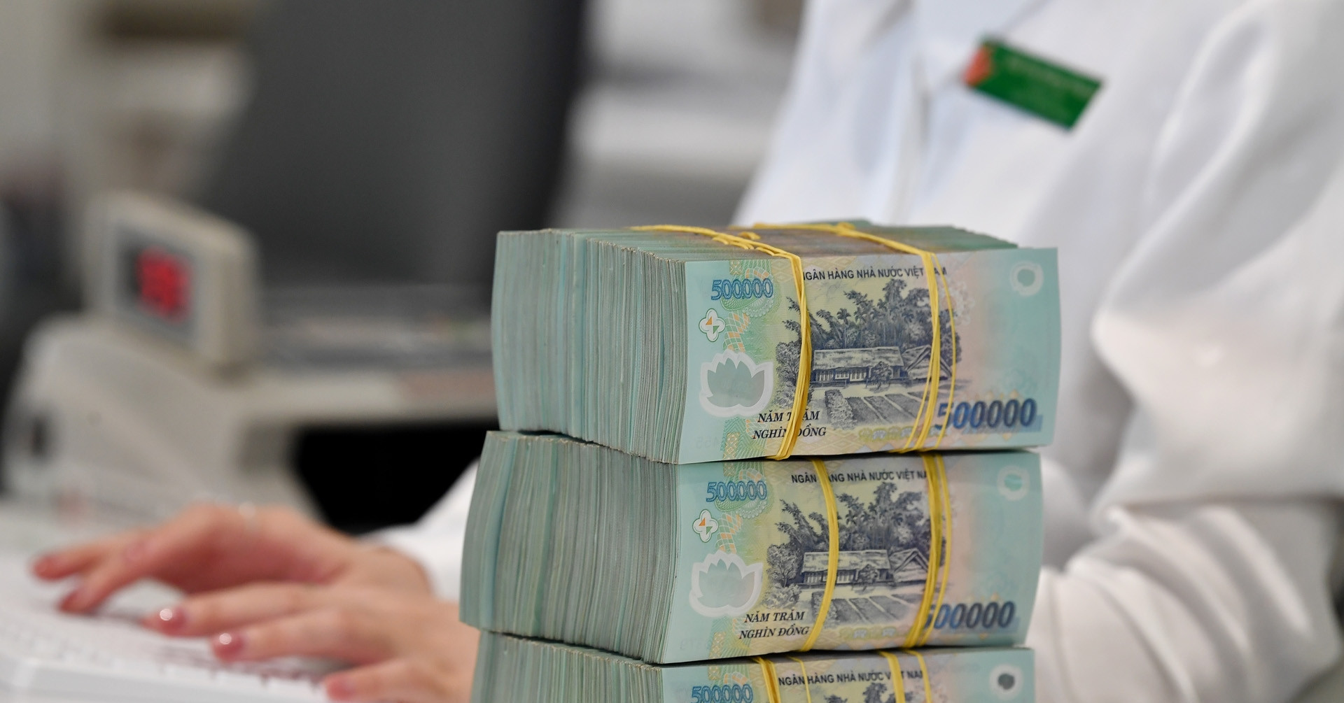 Lãi suất ngân hàng hôm nay ngày 19/6/2026 ghi nhận xu hướng điều chỉnh tại các nhà băng lớn.