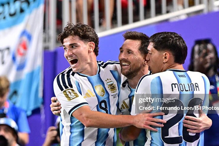 Messi không thể bị ngăn cản