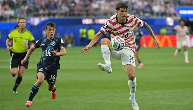 Christian Pulisic tập riêng vì chấn thương bắp chân.
