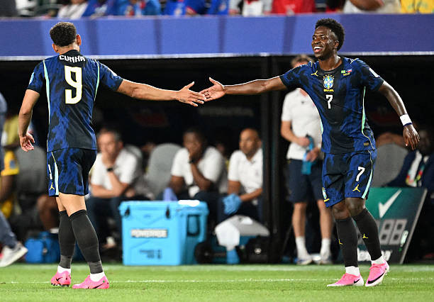 Matheus Cunha và Vinicius Junior cùng nhau tỏa sáng để giúp Brazil dẫn trước 3-0 ngay trong hiệp 1.