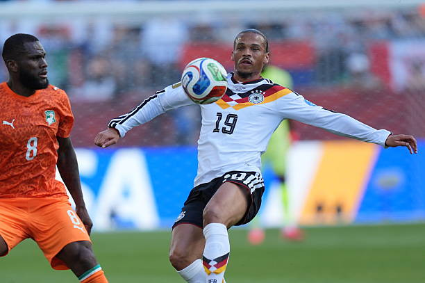 Leroy Sane rời sân