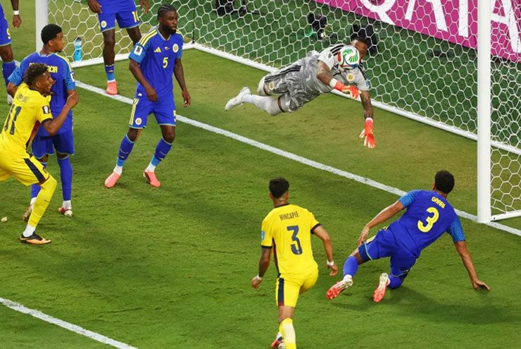 Thủ môn Eloy Room thực hiện pha cứu thua xuất thần tại World Cup