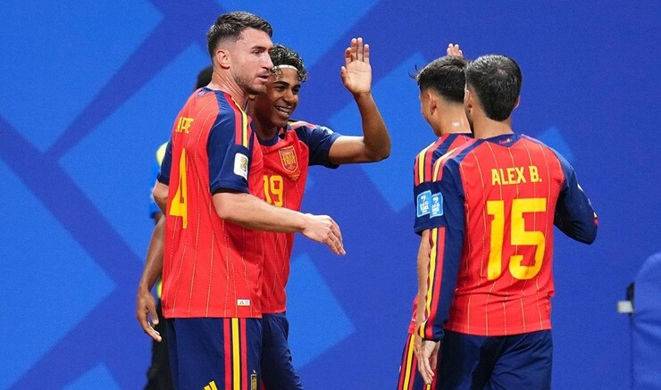 Tây Ban Nha trình diễn màn tấn công bùng nổ để đánh bại Saudi Arabia với tỷ số 4-0