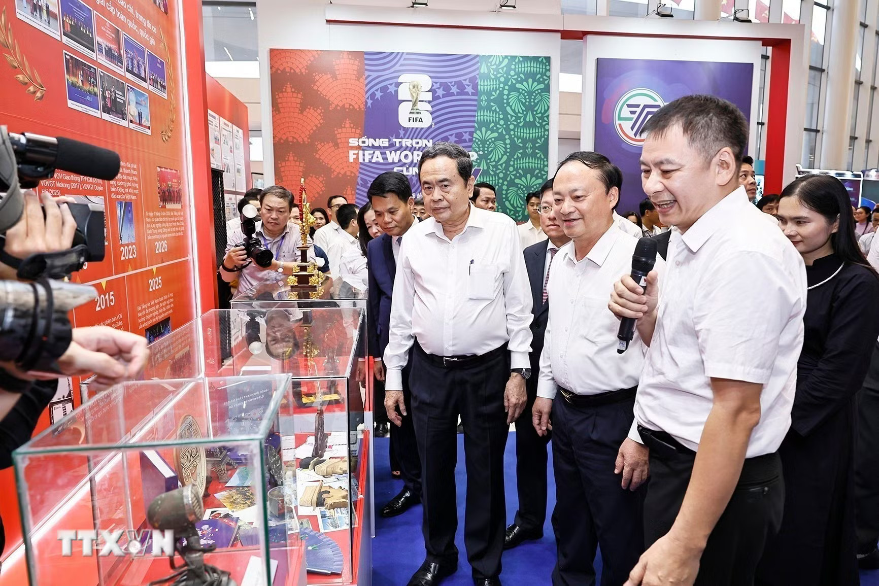 ttxvn-chu-tich-quoc-hoi-du-le-trao-giai-bao-chi-quoc-gia-lan-thu-xx-nam-2025-3.jpg